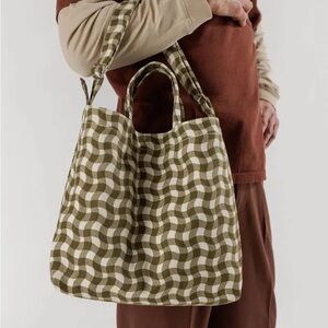 BAGGU Duck Bag Zip | Wavy Gingham Brown